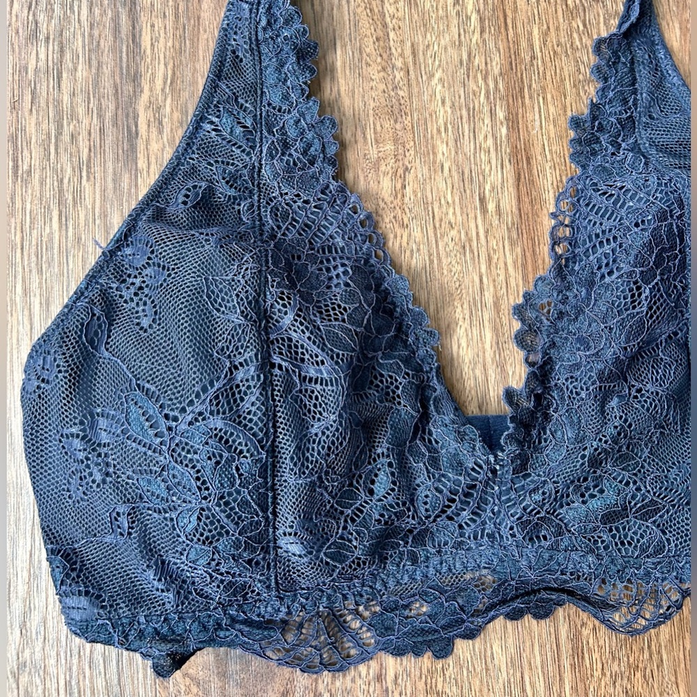 ABERCROMBIE & FITCH A&F Floral Navy Lace Halter Bralette Romantic Lounge | Sz M - Picture 3 of 10